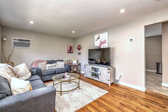 25 Broadway, Bridgeport, CT 06606