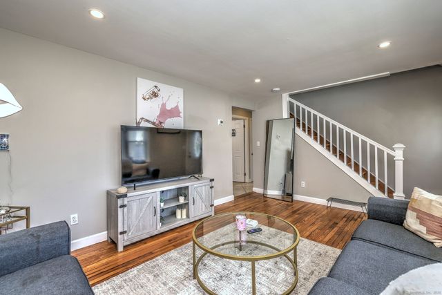 25 Broadway, Bridgeport, CT 06606