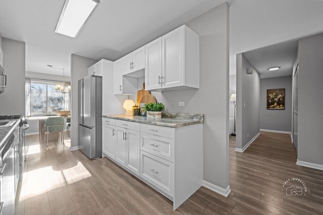 2924 Roberts Drive 8, Woodridge, IL 60517