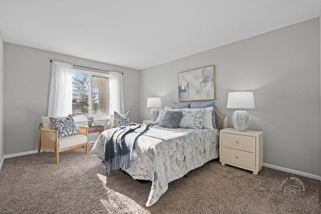 2924 Roberts Drive 8, Woodridge, IL 60517