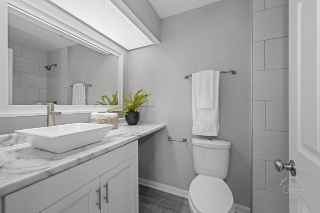 2924 Roberts Drive 8, Woodridge, IL 60517