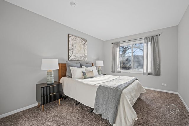 2924 Roberts Drive 8, Woodridge, IL 60517