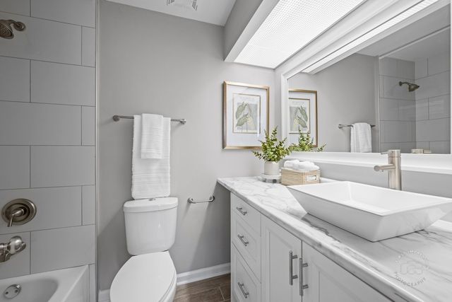 2924 Roberts Drive 8, Woodridge, IL 60517