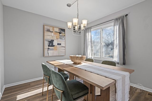 2924 Roberts Drive 8, Woodridge, IL 60517