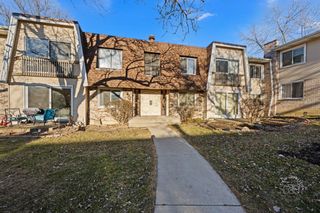 2924 Roberts Drive 8, Woodridge, IL 60517
