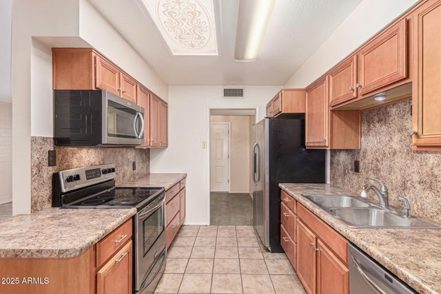 11811 N DESERT HILLS Drive W, Sun City, AZ 85351