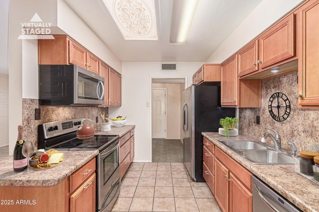 11811 N DESERT HILLS Drive W, Sun City, AZ 85351