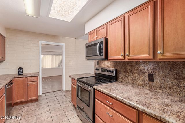 11811 N DESERT HILLS Drive W, Sun City, AZ 85351