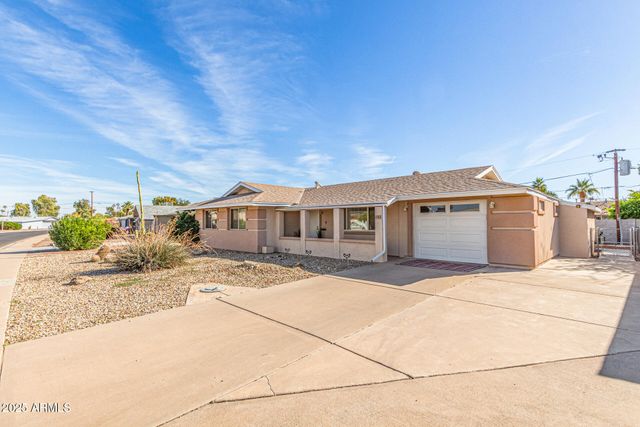 11811 N DESERT HILLS Drive W, Sun City, AZ 85351
