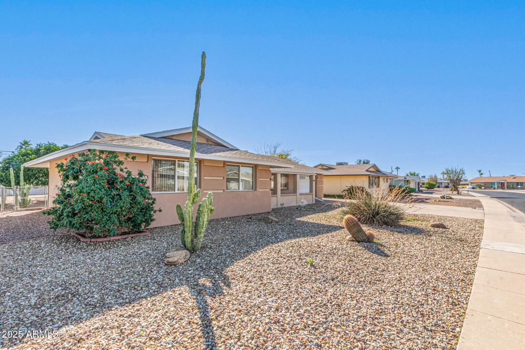 11811 N DESERT HILLS Drive W, Sun City, AZ 85351 — photo 2