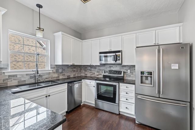 1812 Woodland Pointe Dr, Nashville, TN 37214