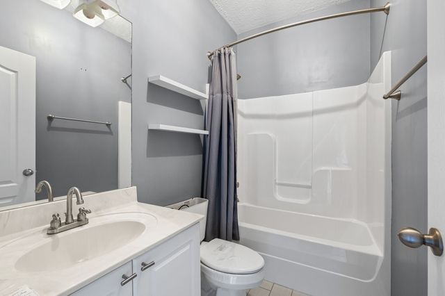 1812 Woodland Pointe Dr, Nashville, TN 37214