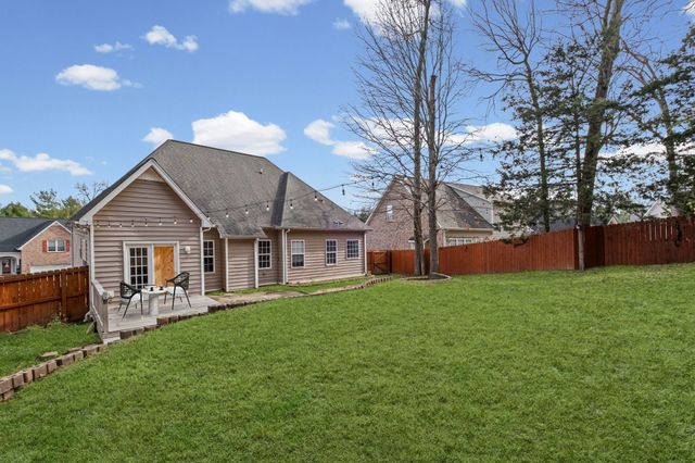 1812 Woodland Pointe Dr, Nashville, TN 37214