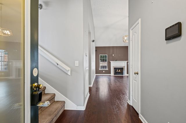 1812 Woodland Pointe Dr, Nashville, TN 37214