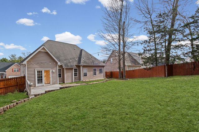 1812 Woodland Pointe Dr, Nashville, TN 37214