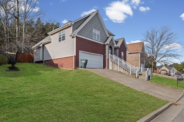 1812 Woodland Pointe Dr, Nashville, TN 37214