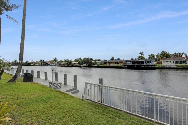 1152 NW 30th Ct 111, Wilton Manors, FL 33311