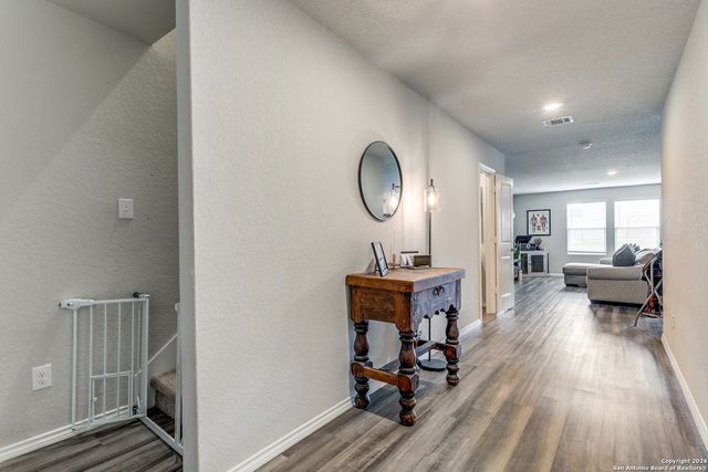 8846 Barrow Path, San Antonio, TX 78109