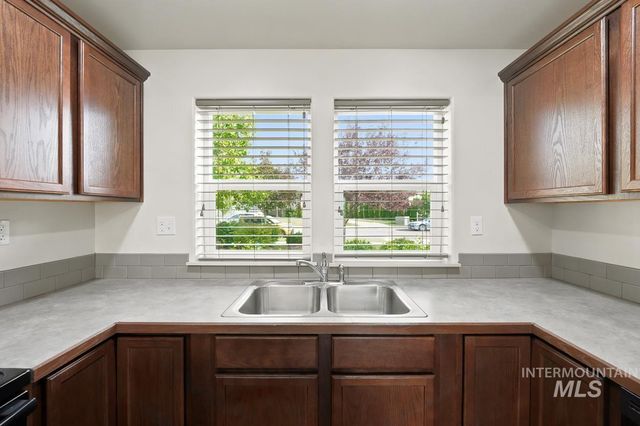 3885 S Windy Ridge Dr, Nampa, ID 83686