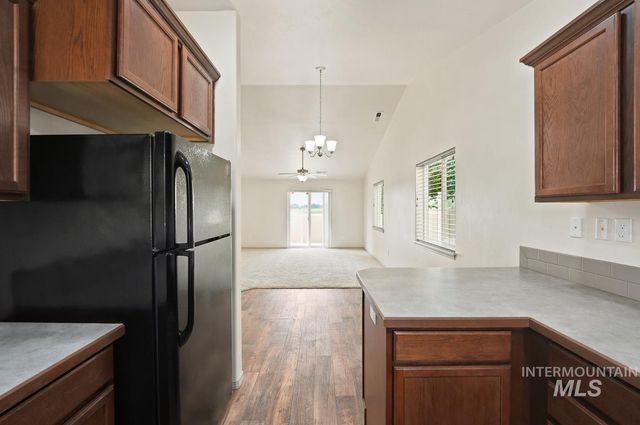 3885 S Windy Ridge Dr, Nampa, ID 83686