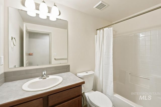 3885 S Windy Ridge Dr, Nampa, ID 83686