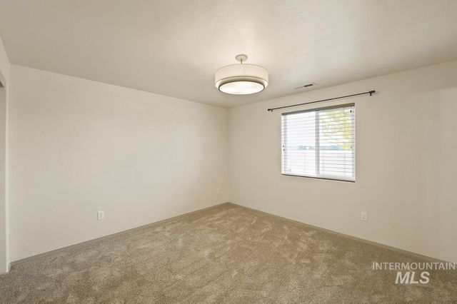 3885 S Windy Ridge Dr, Nampa, ID 83686
