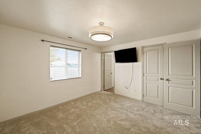 3885 S Windy Ridge Dr, Nampa, ID 83686
