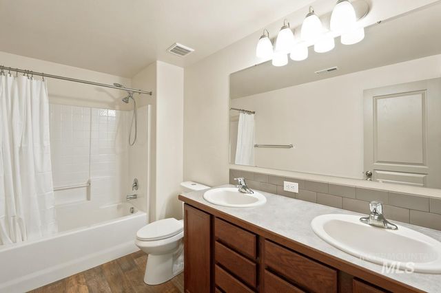 3885 S Windy Ridge Dr, Nampa, ID 83686