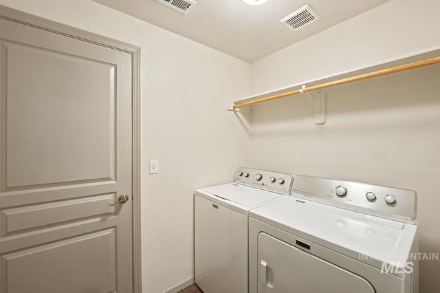 3885 S Windy Ridge Dr, Nampa, ID 83686