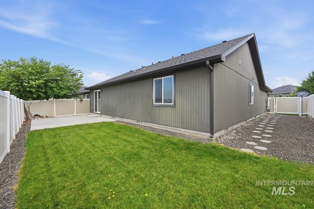 3885 S Windy Ridge Dr, Nampa, ID 83686