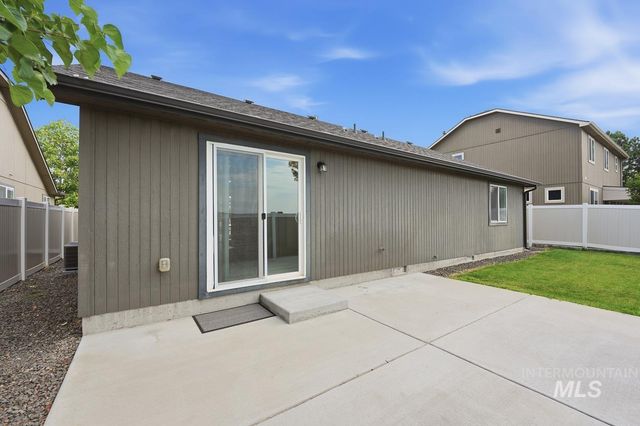 3885 S Windy Ridge Dr, Nampa, ID 83686