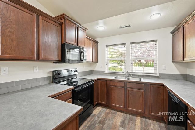 3885 S Windy Ridge Dr, Nampa, ID 83686