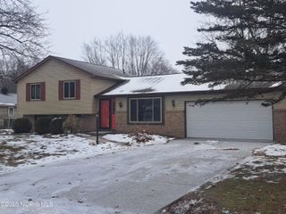 210 Lakeview Drive, Bryan, OH 43506