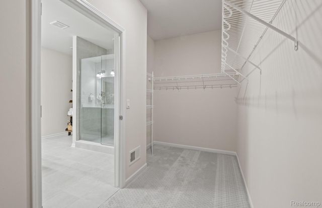 55746 Oak Pointe Drive, Shelby Charter Township, MI 48315