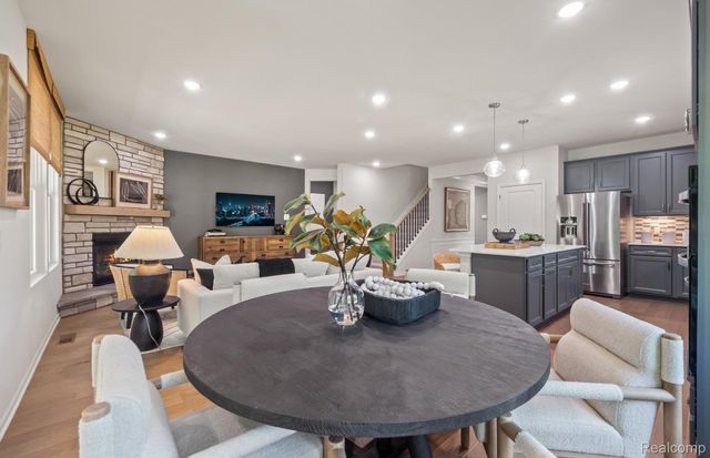 55746 Oak Pointe Drive, Shelby Charter Township, MI 48315