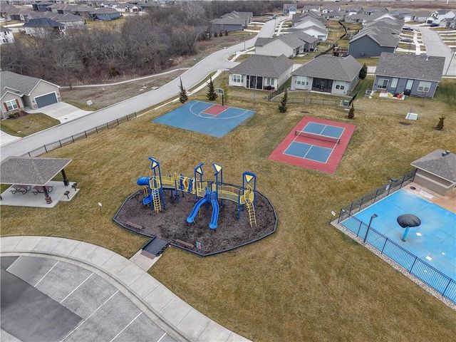 18626 Weaver Street, Spring Hill, KS 66083