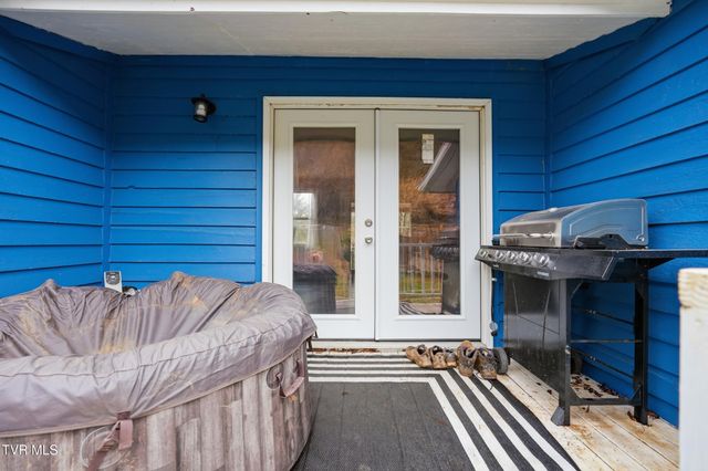 10955 Middle Wallens Creek Road, Jonesville, VA 24263