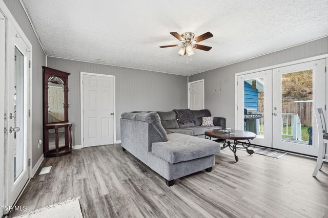 10955 Middle Wallens Creek Road, Jonesville, VA 24263