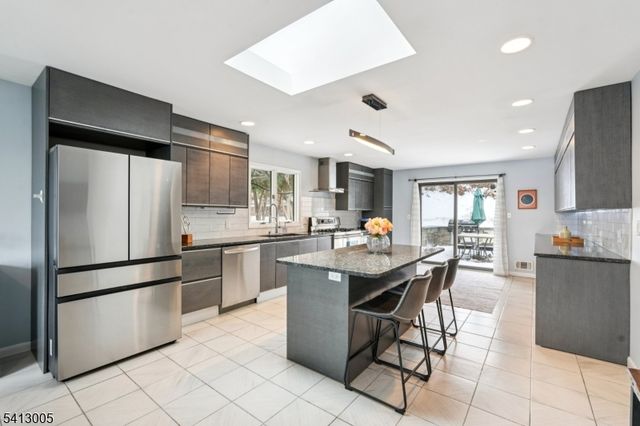 19 Skyline Dr, West Orange Twp., NJ 07052