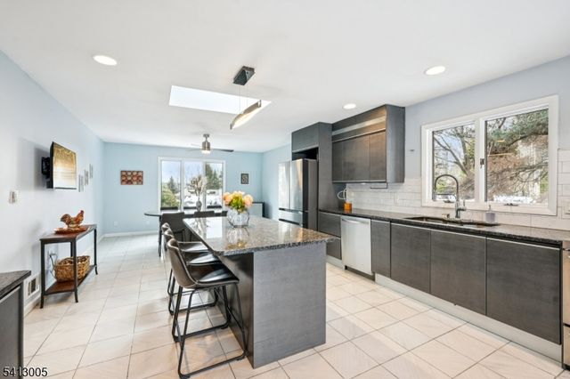 19 Skyline Dr, West Orange Twp., NJ 07052