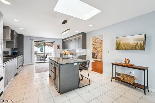 19 Skyline Dr, West Orange Twp., NJ 07052