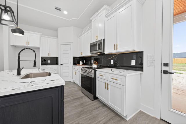 1129 Long Leaf Pine Street, Huffman, TX 77336