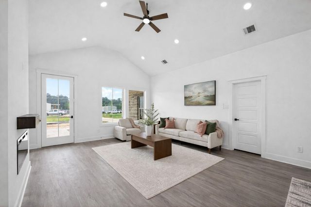 1129 Long Leaf Pine Street, Huffman, TX 77336