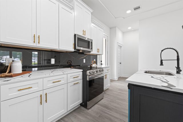 1129 Long Leaf Pine Street, Huffman, TX 77336