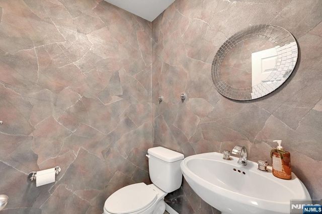 618 Fir Court 618, Norwood, NJ 07648