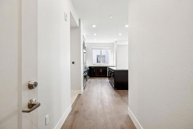 1028 Foster Square Lane 305, Foster City, CA 94404