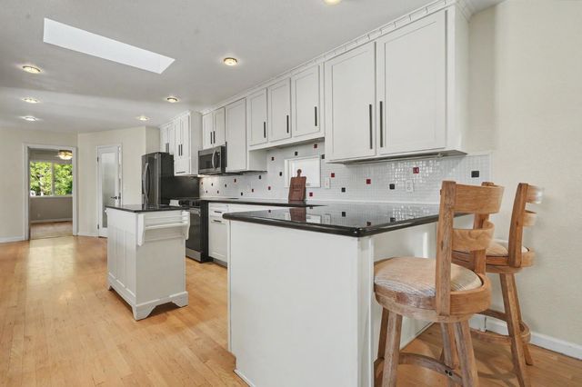 12511 Tabeaud Rd, Pine Grove, CA 95665