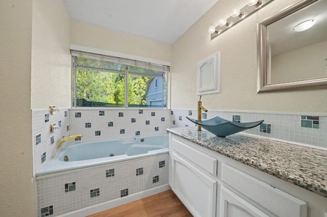 12511 Tabeaud Rd, Pine Grove, CA 95665