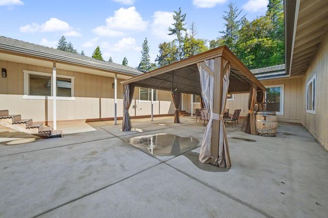 12511 Tabeaud Rd, Pine Grove, CA 95665