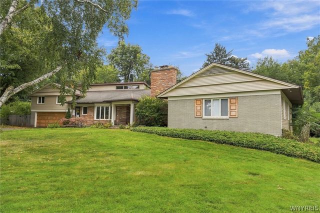 30 Brompton Circle, Amherst, NY 14221